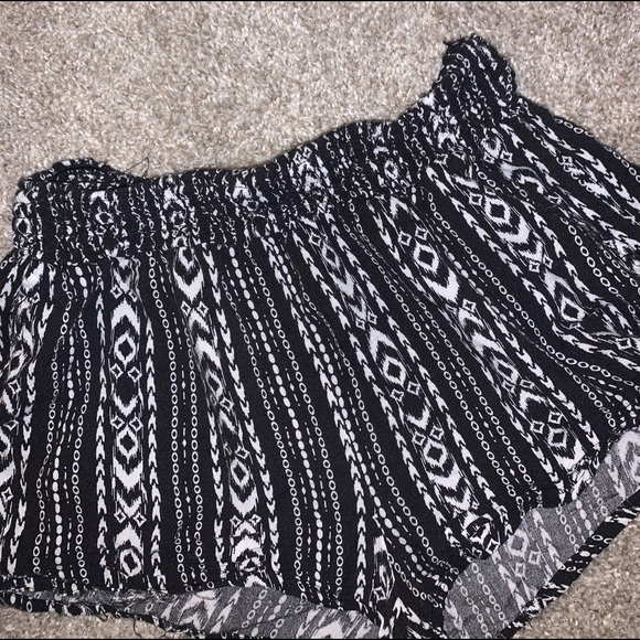 Rue 21 Black & White Rayon High Waist shorts sz XS - Picture 4 of 8